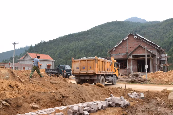 Không khí xây dựng khẩn trương tại thôn Tân Tiến trong những ngày giáp Tết Mậu Tuất 2018