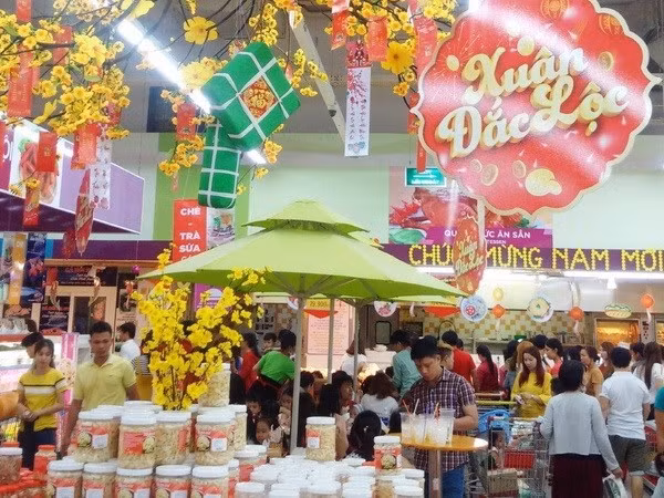 Người dân mua sắm tại siêu thị Big C. (Ảnh: Đỗ Phương Anh/TTXVN)