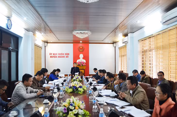 Để tuyên truyền, vận động người dân chấp hành quy định của luật, UBND huyện Hoành Bồ đã tổ chức nhiều buổi làm việc, đối thoại với hộ ông Hào (Buổi đối thoại ngày 28/12/2017)