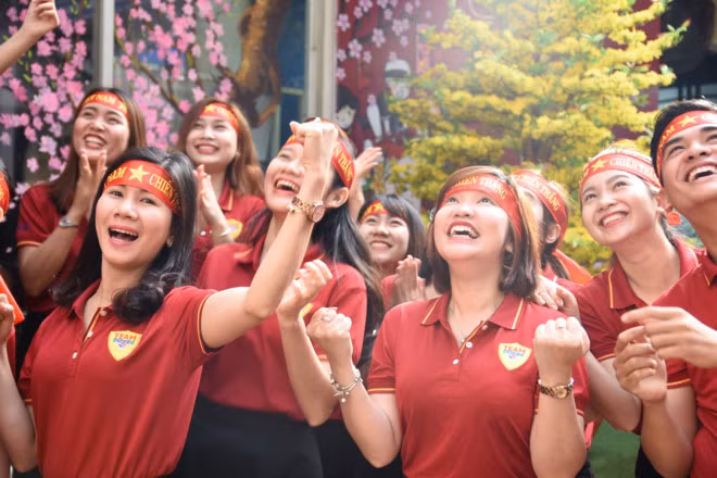 Nhiều doanh nghiệp du lịch bất ngờ tung tour Trung Quốc cổ vũ U23 Việt Nam tại chung kết - ảnh 1Nhiều DN lữ hành đã tung tour đi Trung Quốc phục vụ nhu cầu du khách cổ vũ đội tuyển U23 Việt Nam (Ảnh: Vietravel)