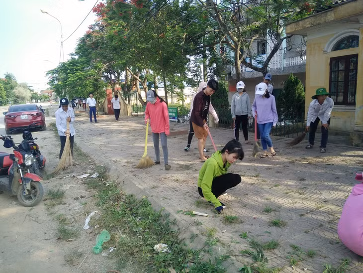 Người dân Phường Quảng Yên, TX Quảng Yên hưởng ứng phong trào 