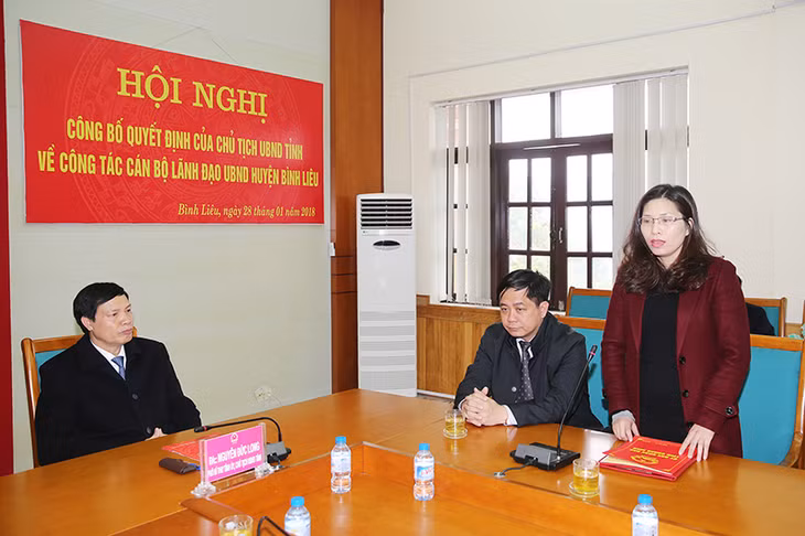 Đồng chí Nguyễn Thị Tuyết Hạnh, Chủ tịch UBND huyện phát biểu nhận nhiệm vụ