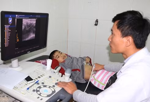 Bệnh viện E đưa cán bộ về giảng dạy và tăng cường cho bệnh viện tuyến dưới.