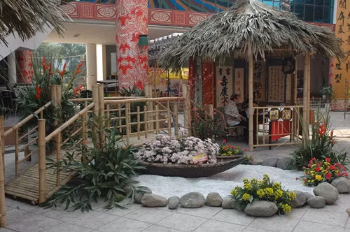 Không gian trưng bày Tết Việt trong Hội xuân 2018.