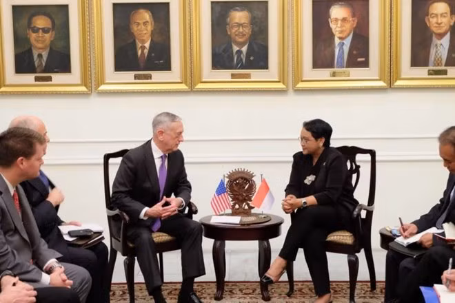 Bộ trưởng James Mattis hội kiến Ngoại trưởng Indonesia, bà Retno Marsudi. (Nguồn: straitstimes.com)