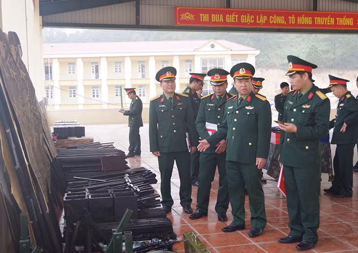 Lãnh đạo Bộ CHQS tỉnh kiểm tra công tác chuẩn bị huấn luyện chiến sỹ mới ở trung đoàn 244