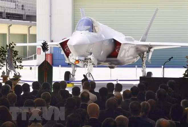 Máy bay chiến đấu F-35 được giới thiệu tại Toyoyama, Nagoya, Nhật Bản ngày 5/6. (Nguồn: Kyodo/TTXVN)