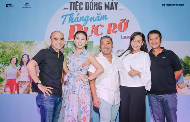 Đạo diễn Quang Dũng và ekip là phim.