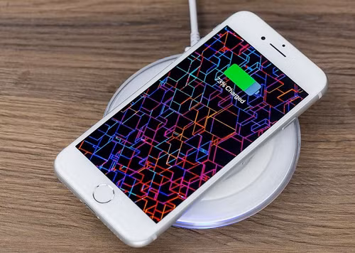 Sạc không dây có thể là nguyên nhân khiến iPhone 8 Plus nhanh chai pin hơn.