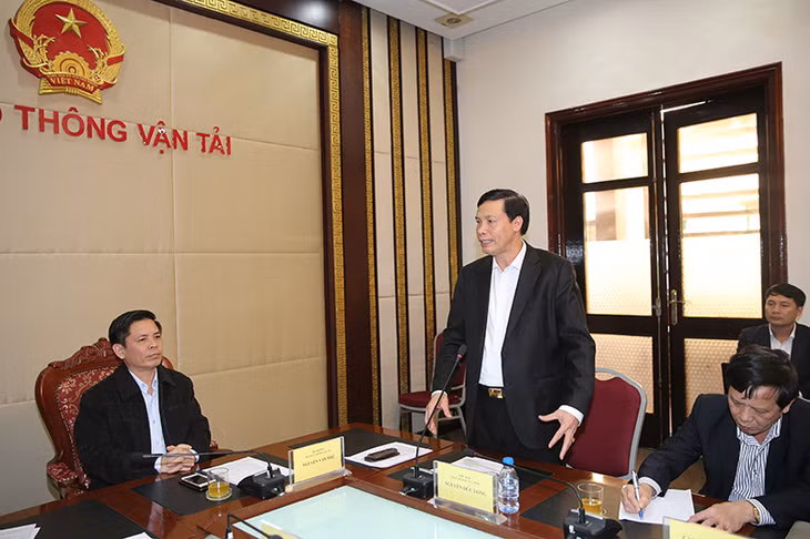 Đồng chí Nguyễn Đức Long, Chủ tịch UBND tỉnh Quảng Ninh phát biểu tại buổi làm việc.