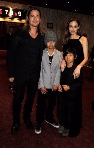  Angelina và hai con trai lớn Maddox, Pax Thiên đến ủng hộ Brad trong buổi công chiếu bộ phim 