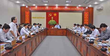 Các đại biểu thảo luận tại hội nghị
