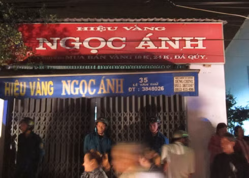Tiệm vàng Ngọc Ánh bị phong tỏa sau vụ cướp. Ảnh: Minh Nhật
