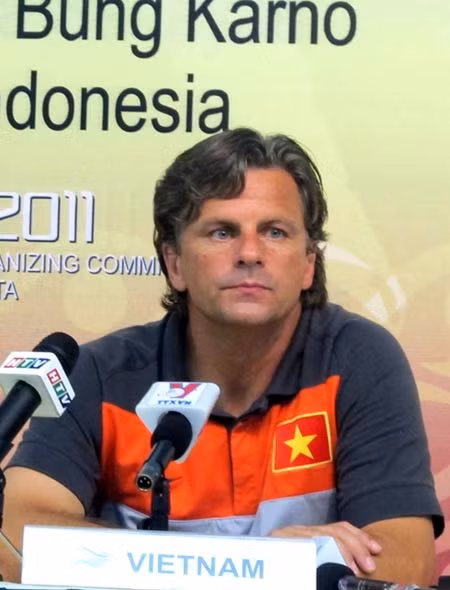 HLV Falko Goetz. Ảnh: Khoa Nguyễn.