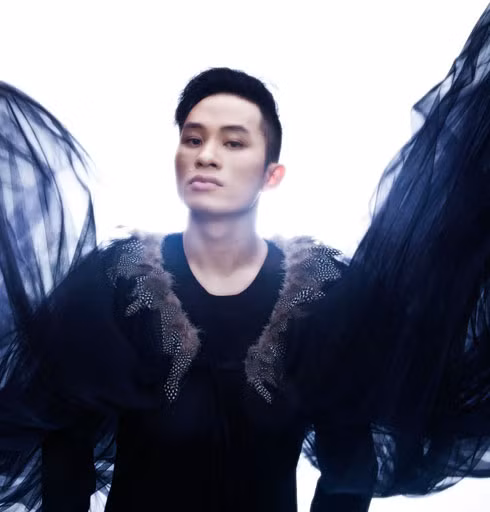 Hình ảnh đậm chất "quái" mà Tùng Dương sử dụng cho live concert "Những chuyến đi".