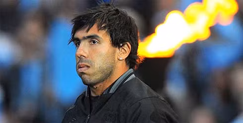 Tevez - với tính khí đỏng đảnh, thất thường - có thể là một "quả bom nổ chậm" đe dọa đoàn kết nội bộ. Ảnh: AFP.