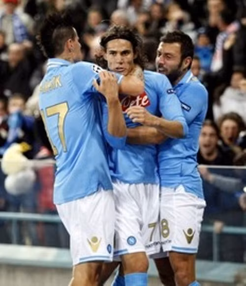 Cavani tỏa sáng hạ gục Man City ngay tại San Paolo