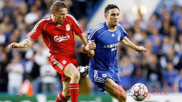 Chelsea (phải) khó tránh khỏi một thất bại nữa trong mùa Đông