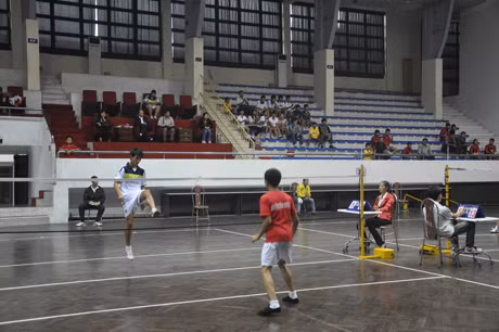 Giải đá cầu học sinh đã thu hút được đông đảo học sinh các cấp tham gia tranh tài.