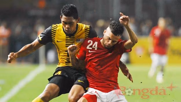Indonesia (trái) quyết tâm trả món nợ đã thua Malaysia ở vòng bảng