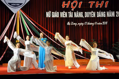 Phần thi tài năng của cô giáo Lưu Minh Hậu, THCS Cẩm Thành, TX Cẩm Phả