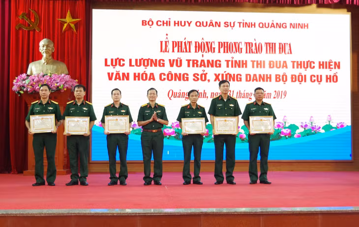 Các tập thể, cá nhân được Bộ Quốc phòng khen thưởng