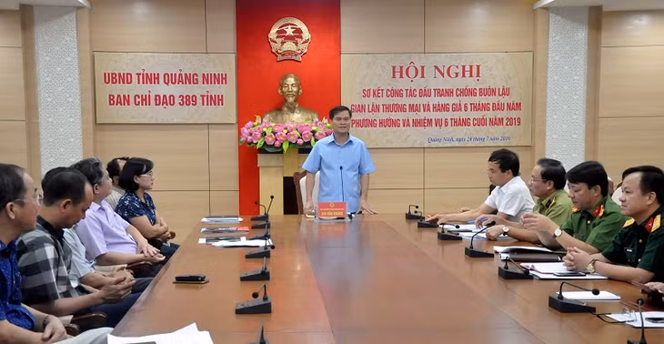 Đồng chí Phó Chủ tịch UBND tỉnh chỉ đạo tại hội nghị.