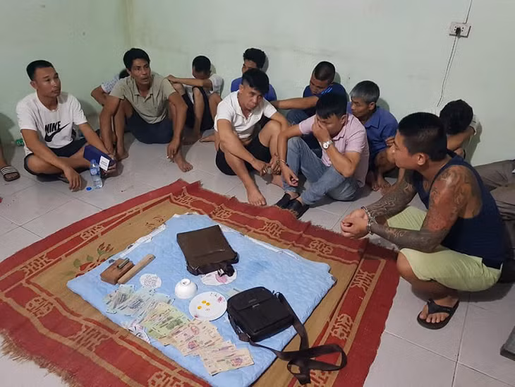  Đối tượng và vật chứng của vụ án