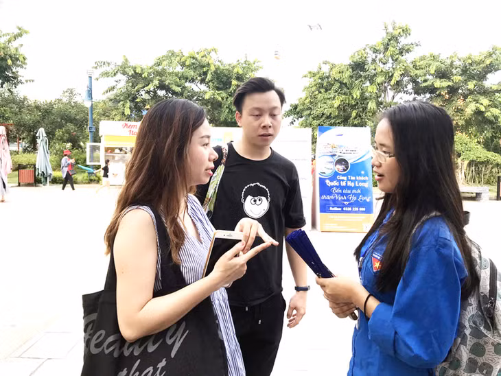 CLB hỗ trợ thông tin du lịch tổ chức hỗ trợ du khách tại 2 điểm: Bảo tàng và Công viên Sunworld.