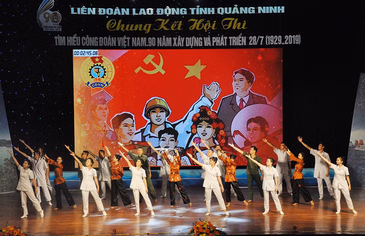 Phần thi chào hỏi của Công đoàn Bệnh viện đa khoa tỉnh.