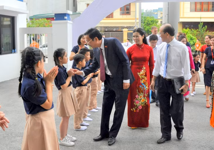 Đồng chí Nguyễn Văn Đọc, Bí thư Tỉnh ủy, tới dự lễ khánh thành.