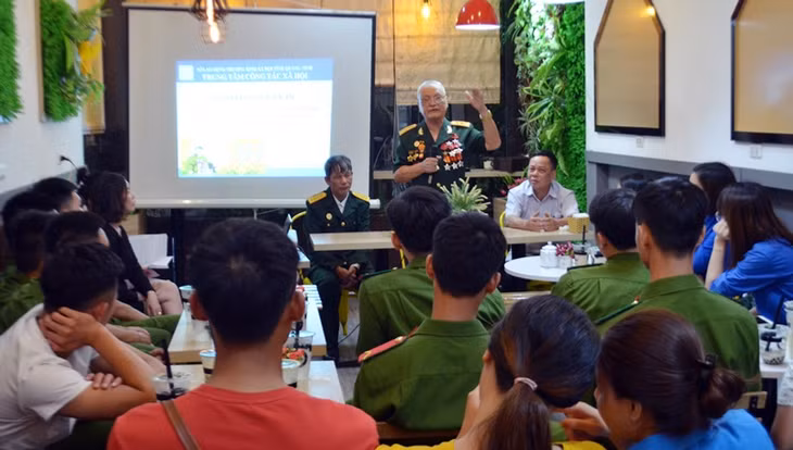 Quang cảnh buổi tọa đàm.