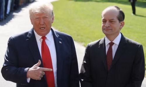Ông Acosta, phải, và Tổng thống Trump tại Nhà Trắng hôm nay. Ảnh: Politico.