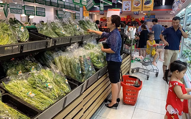 Người tiêu dùng hiện nay có xu hướng sử dụng các loại nông sản an toàn tại siêu thị.