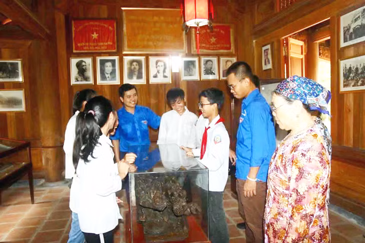 Nhân dân, Đoàn viên, thanh niên, học sinh xã Bình Dương, thị xã Đông Triều thăm quan Nhà lưu niệm Chiến khu Đông Triều nhân Kỷ niệm 74 năm Ngày thành lập Chiến khu Trần Hưng Đạo- Chiến khu Đông Triều 8/6 (1945- 2019).