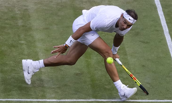 Nadal (trong ảnh) và Bautista Agut giúp Tây Ban Nha lần đầu có hai đại diện ở bán kết đơn nam Wimbledon. Ảnh: AP.