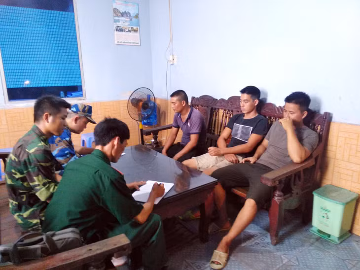 Các đối tượng khai nhận tại Trạm Biên phòng Phú Hải, Đồn Biên phòng Quảng Đức.