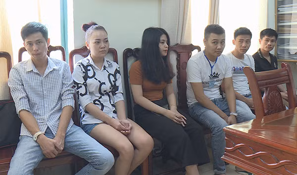 Các đối tượng tại cơ quan Công an.