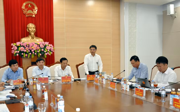 Đồng chí Nguyễn Văn Thắng, Uỷ viên Dự khuyết T.Ư Đảng, Phó Bí thư Tỉnh uỷ, Chủ tịch UBND tỉnh phát biểu tính hiệu quả của nhà đầu tư vào địa bàn