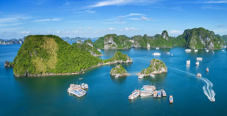 Vẻ đẹp thiên nhiên hùng vĩ của Vịnh Hạ Long.