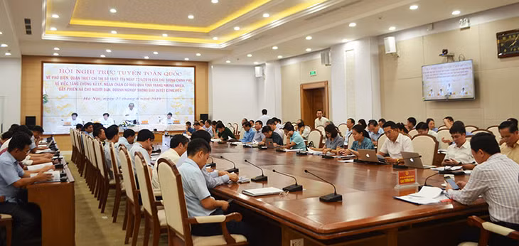 Các đại biểu tham dự hội nghị tại điểm cầu Quảng Ninh.