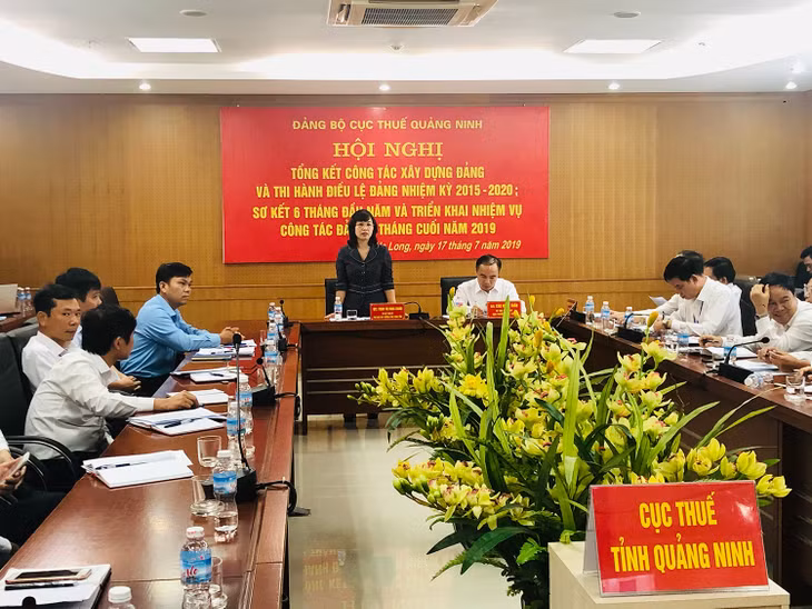 Đồng chí phát biểu chỉ đạo tại hội nghị.
