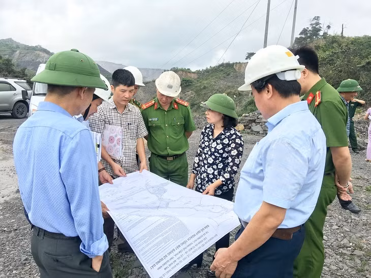 Đoàn công tác HĐND TP Cẩm Phả kiểm tra việc quản lý TNKS tại doanh nghiệp ngành than trên địa bàn.