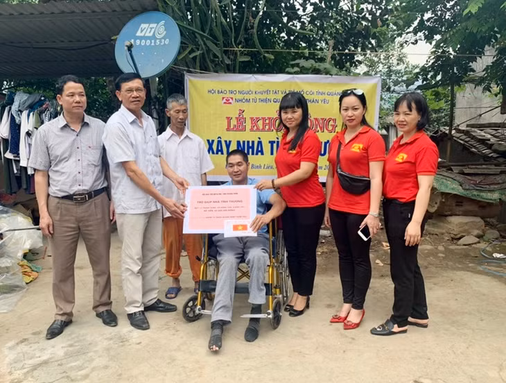 Khởi công xây dựng nhà ở cho hộ gia đình ông Lý Thanh Hùng, người khuyết tật ở xã Đồng Tâm (huyện Bình Liêu)