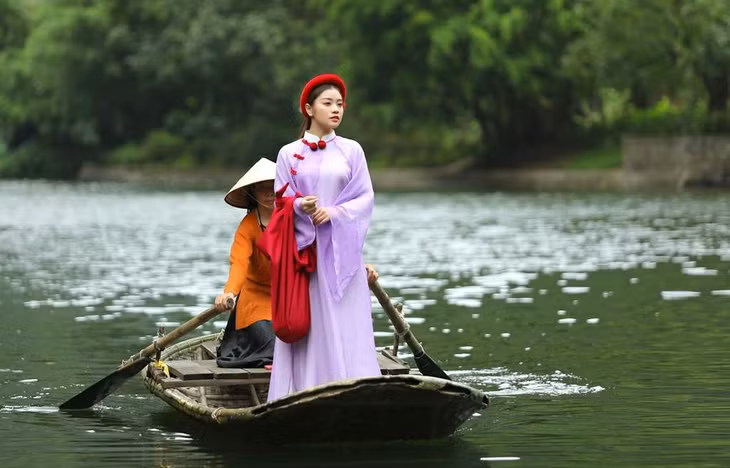 Đây là MV đặc biệt, đánh dấu giai đoạn trưởng thành của Thu Hằng sau khi vừa hoàn thành 8 năm học tại Học viện Âm nhạc Quốc gia Việt Nam.