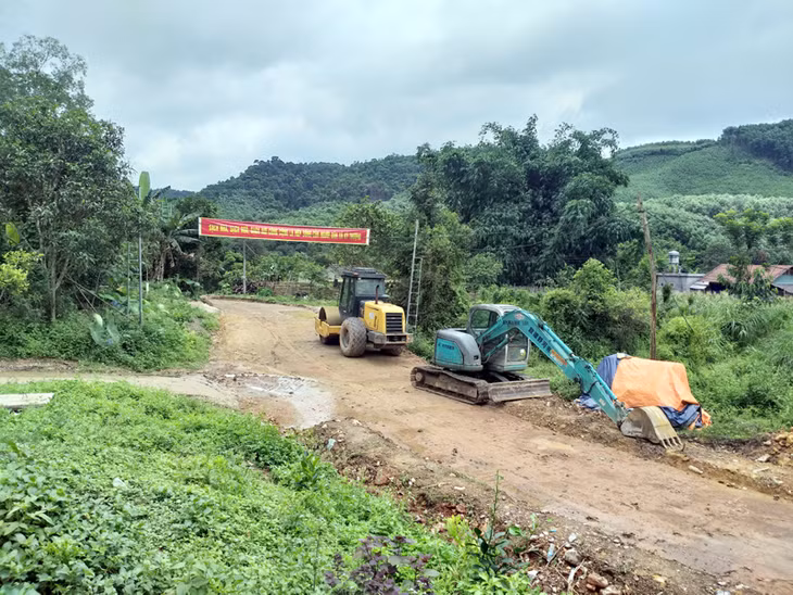 Tuyến đường từ xã Kỳ Thượng( Hoành Bồ) vào Khe Phương – bản đặc biệt khó khăn dự kiến hoàn thành cuối năm 2019 tạo thuận lợi cho bà con vươn lên thoát nghèo