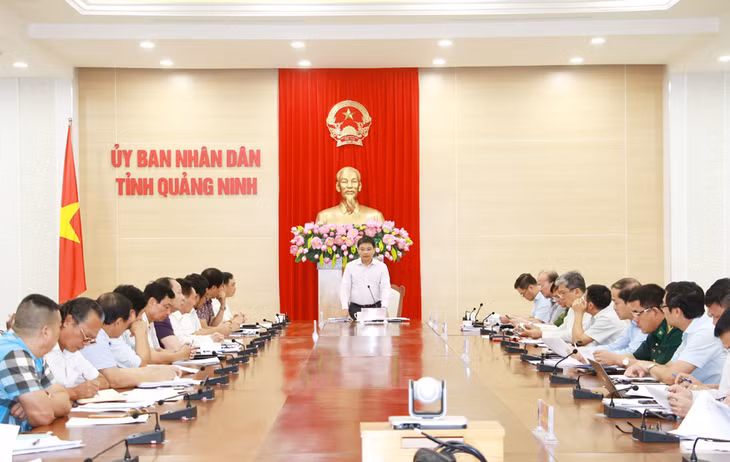 Đồng chí Nguyễn Văn Thắng, Chủ tịch UBND tỉnh, phát biểu tại cuộc họp.