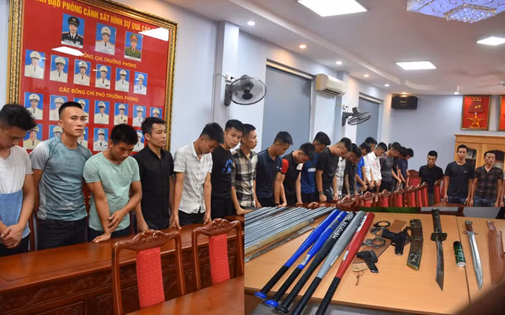  Các đối tượng có liên quan và số hung khí nguy hiểm trong vụ án (Ảnh: Công an Thanh Hóa)