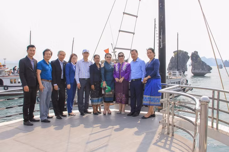 Tiếp đón đoàn công tác của Ủy ban Trung ương Mặt trận Lào xây dựng đất nước đến thăm, làm việc tại Quảng Ninh.