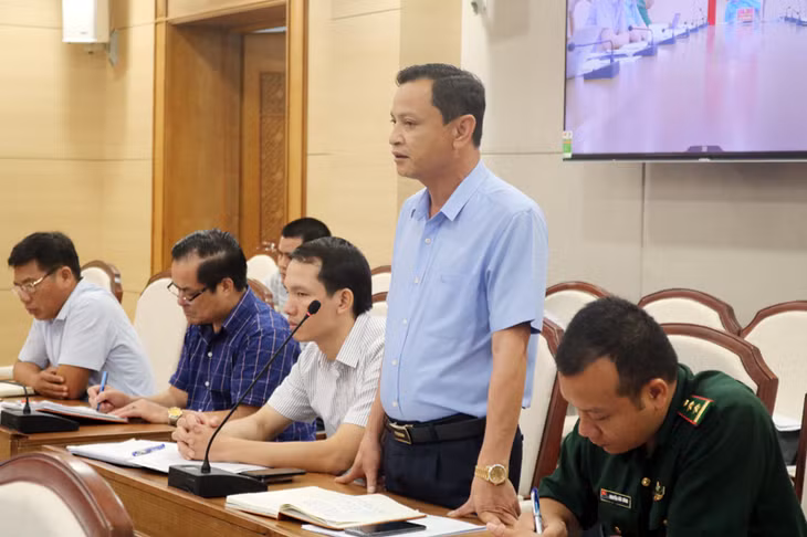 Đại diện doanh nghiệp kinh doanh lĩnh vực thủy sản phát biểu tại cuộc họp.